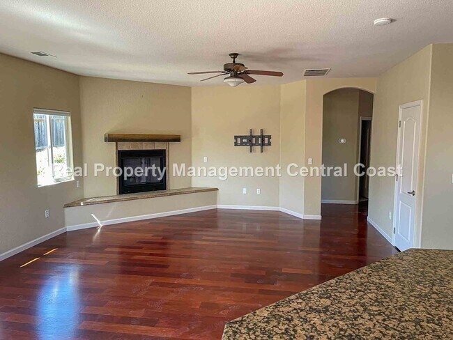 Foto del edificio - LEASE PENDING - Spacious Paso Robles Home ...