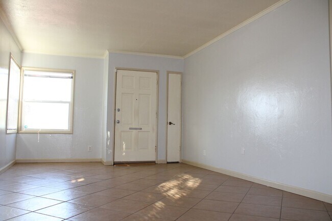 Foto del edificio - 2910 Clinton Ave