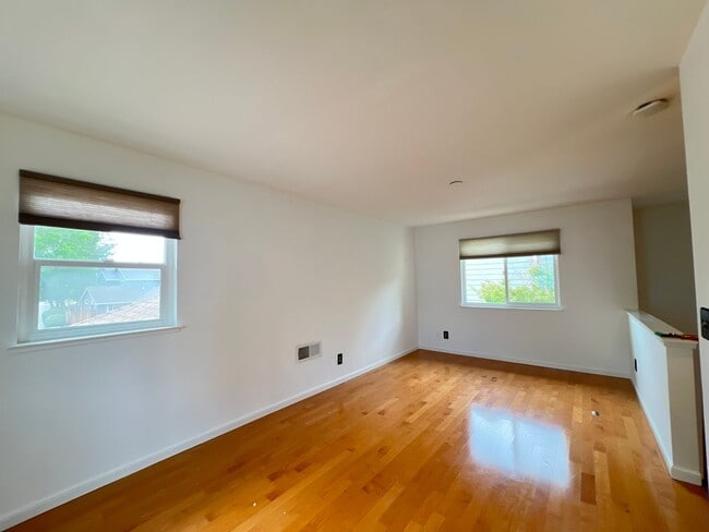 Building Photo - SPACIOUS 3 BEDROOM HOUSE IN PLEASANTON!!!