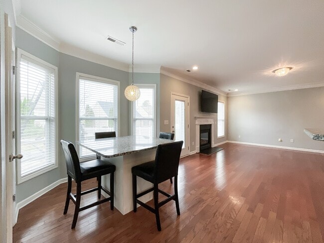 Foto del edificio - 3021 Gloxinia Rd