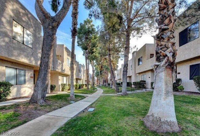 Building Photo - 2631 Aracatuba Ave