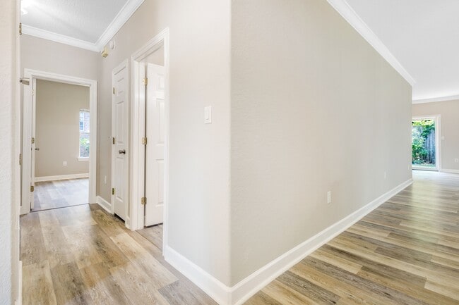 Building Photo - 5931 Hermitage Dr