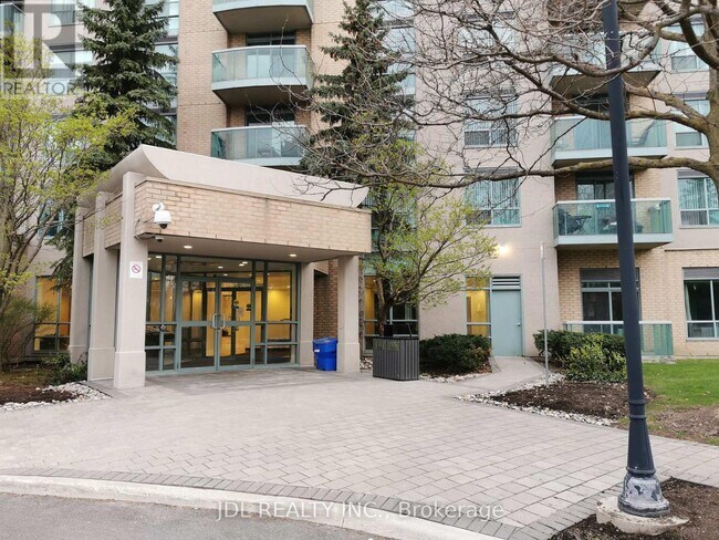 Building Photo - 3-213 Ellesmere St