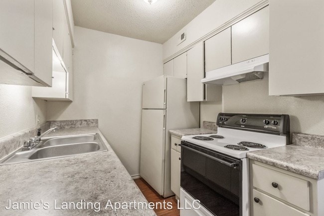 Building Photo - 1 br, 1 bath Apartment - 1701 NW 46th St.