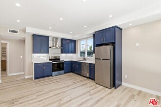 Building Photo - 227 N Burlington Ave
