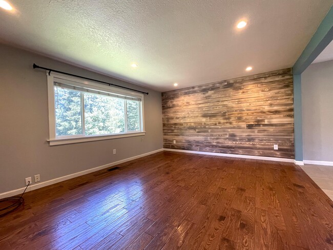 Foto del edificio - 15160 S Dales Ave