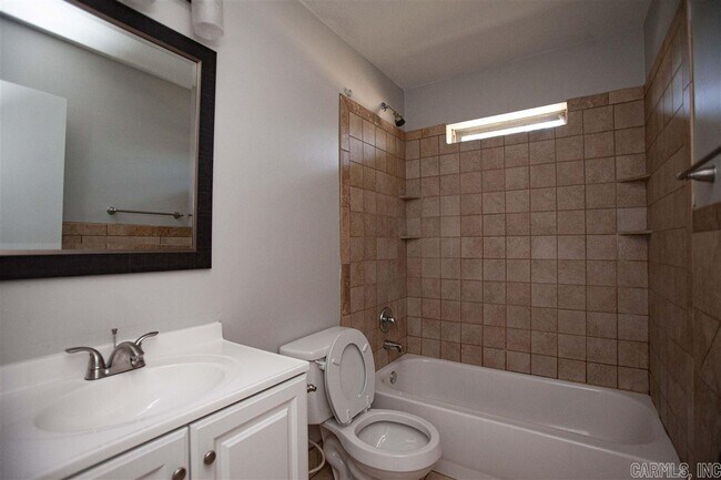 Foto del edificio - 221 Pearl St