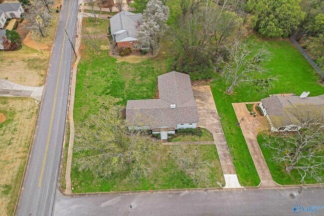 Building Photo - 4001 Granada Cir SE