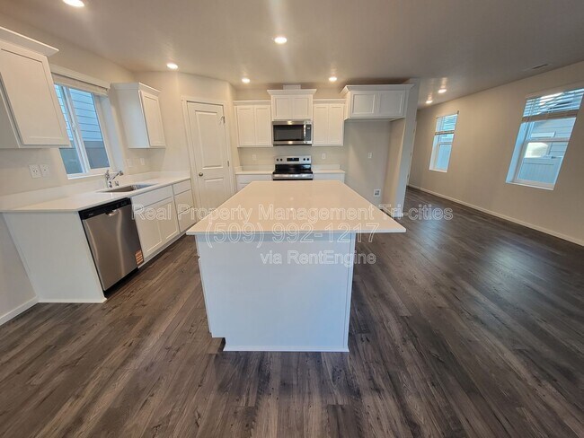 Foto del edificio - 611 S Zeelar St