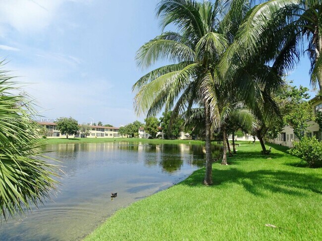 Foto del edificio - 2940 NE 203rd St