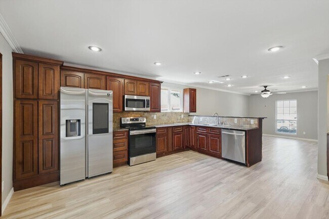 Foto del edificio - 422 Clover Ln