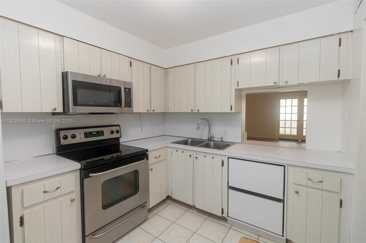 Foto principal - 441 NE 195th St
