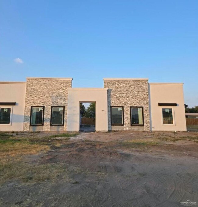 Building Photo - 11 Dragonfly St