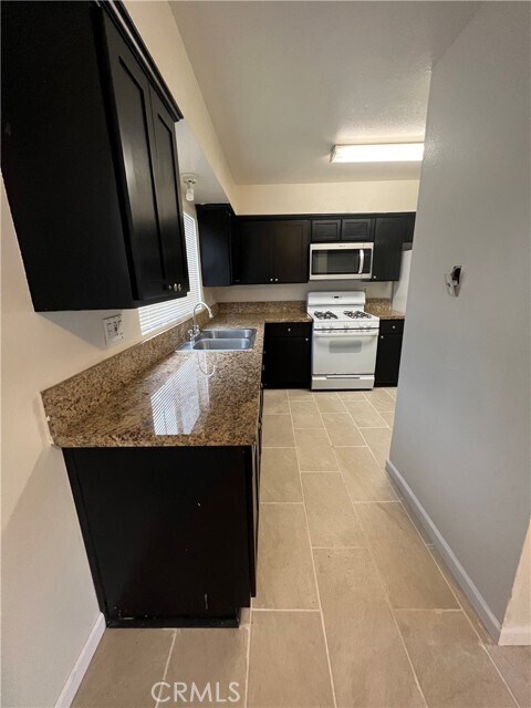 Foto del edificio - 1430 E 17th St
