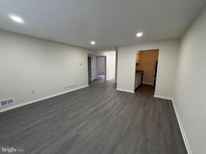 Building Photo - 10 Baylis St