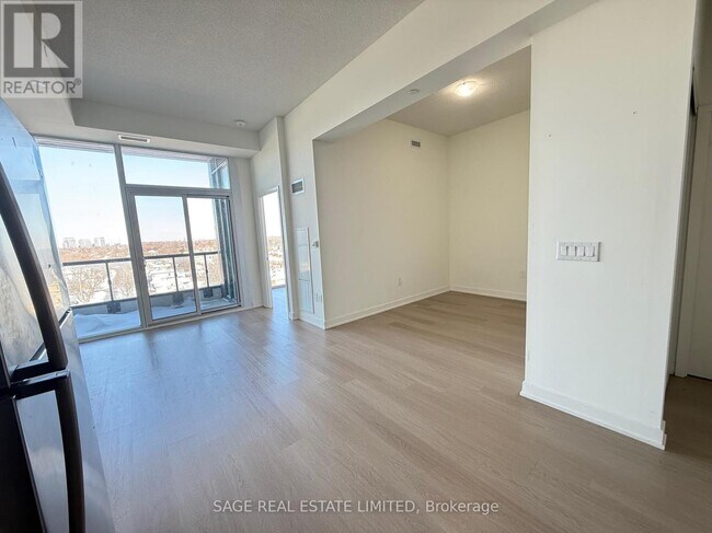 Building Photo - 859 The Queensway