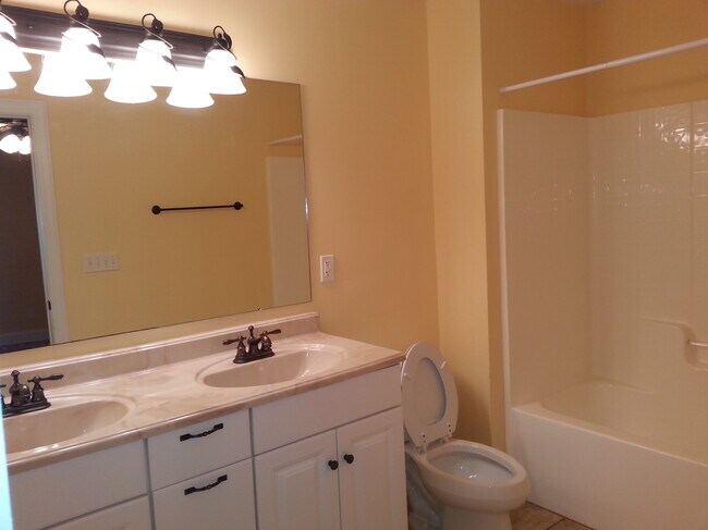 Building Photo - 303 W Ashe St