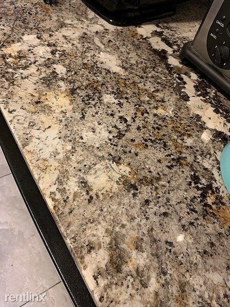 Foto del edificio - 516 E Potter Ave