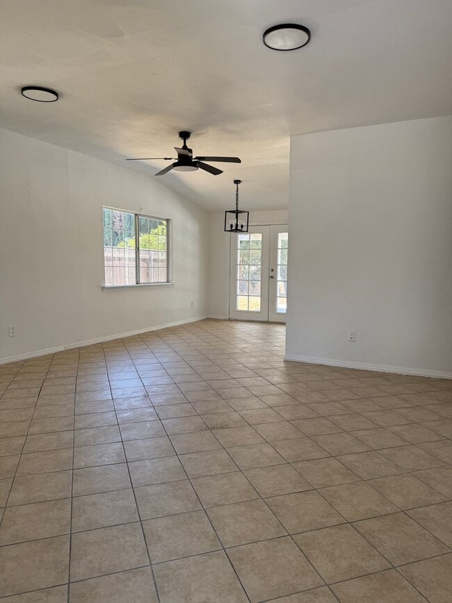 Building Photo - Charming 4-Bedroom Home for Rent in San Be...