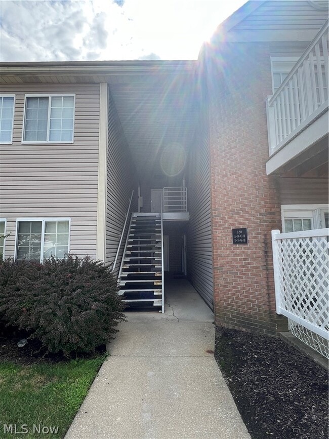 Building Photo - 320 Village Pointe Dr