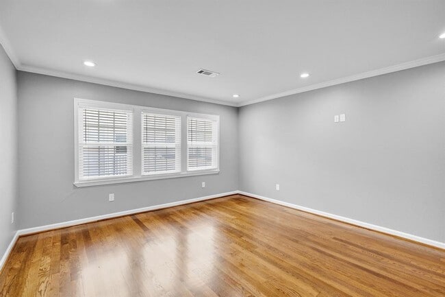Building Photo - 5516 Chenevert St