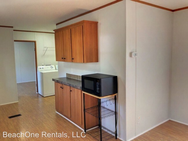 Building Photo - 2 br, 1 bath House - 909 Poinsettia Drive
