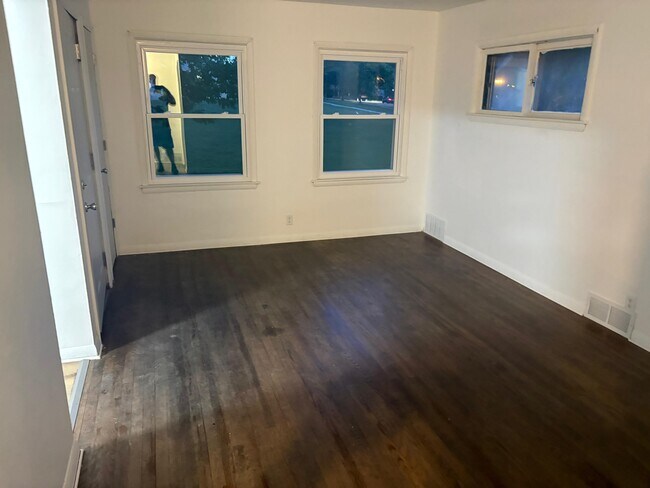 Building Photo - 5754 N 65th St