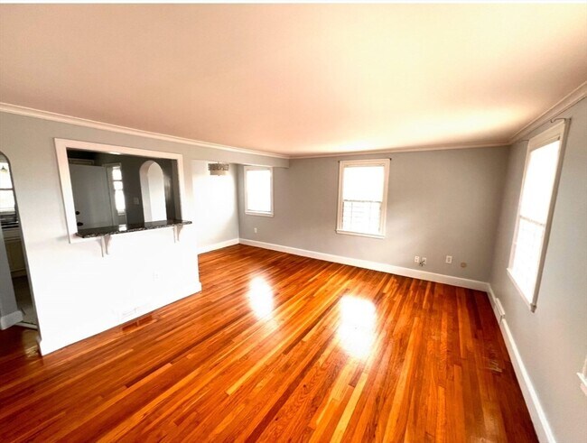 Building Photo - 15 Alpheus Rd