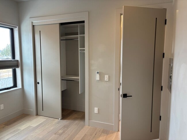 Foto del edificio - Modern Home Near Old Mill