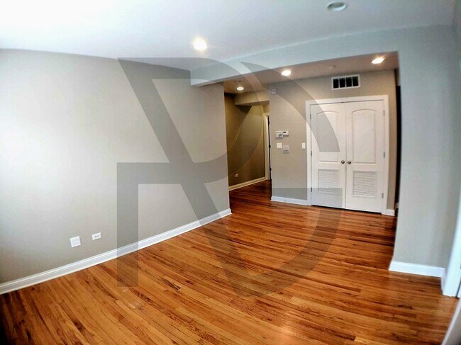 Foto del edificio - 3810 N Marshfield Ave
