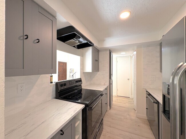 Building Photo - 7290 E Rancho Vista Dr