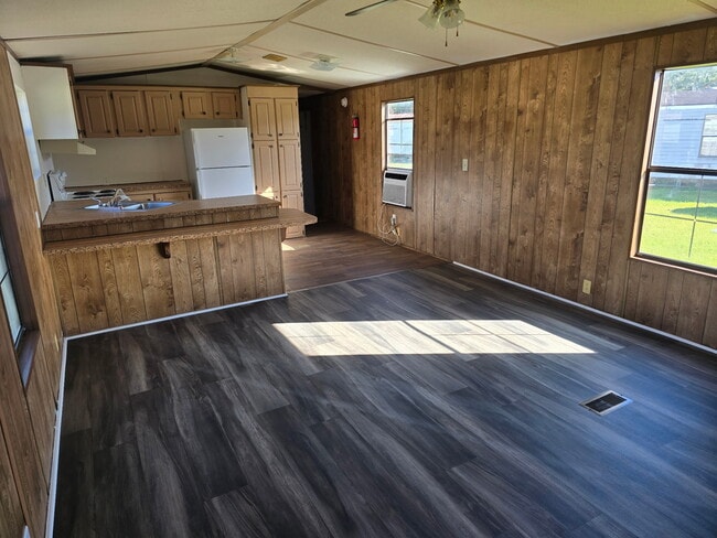 Foto del edificio - 472 Ruben Wells Rd