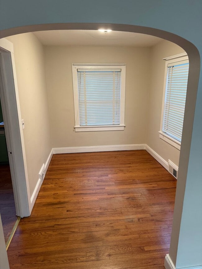 Building Photo - 2 Bedroom Salisbury Home