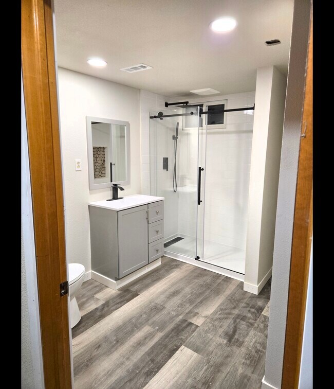 Foto del edificio - 205 Cypress Cir