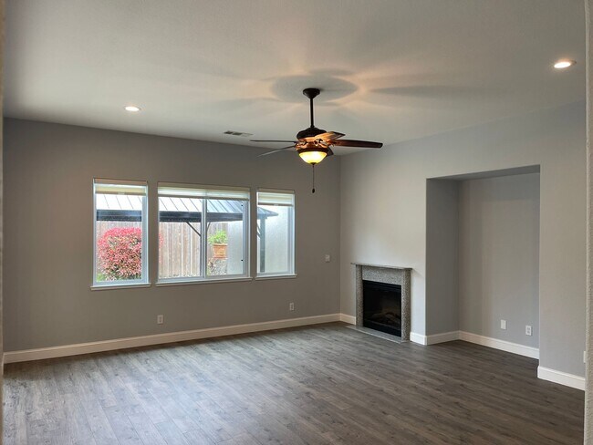 Foto del edificio - Immaculate 4br Pet Friendly Home in Morada