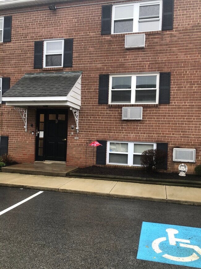 1 Radnor Dr Unit D4, Newtown Square, PA 19073 Condo for Rent in Newtown Square, PA