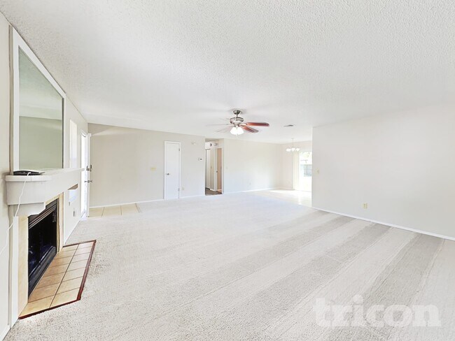 Building Photo - 10719 Lippizan Dr