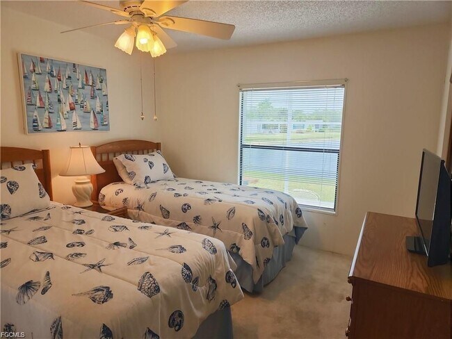 Foto del edificio - 10401 Circle Pine Rd