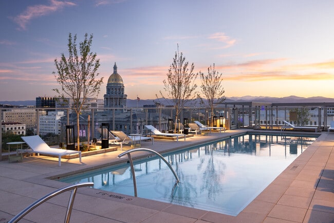 Foto del edificio - NOVEL Uptown by Crescent Communities