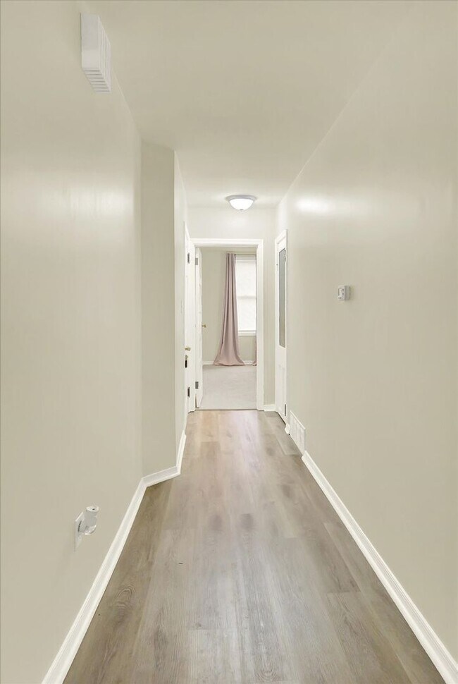 Building Photo - 407 Boas St