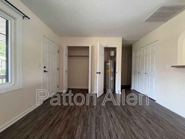 Foto del edificio - 20 Dawnwood Cir
