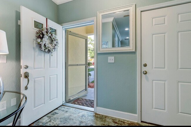 Building Photo - Furnished Stoney Creek Townhome