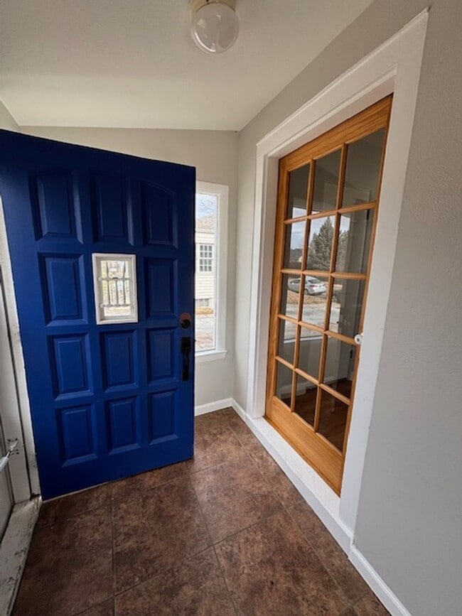 Building Photo - 4 Bedroom 2 Bath House by Frontier Park