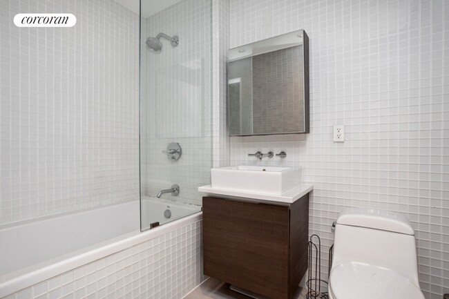 Foto del edificio - 427 E 12th St