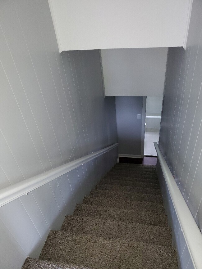 Building Photo - 4215 S Dowfield Dr