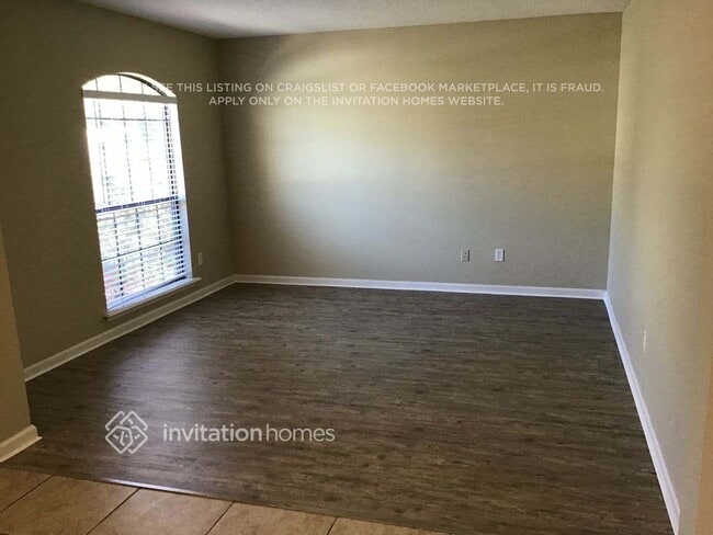 Building Photo - 10890 Birchard Ln
