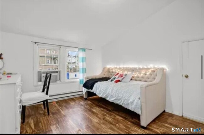 Foto del edificio - 2 Oak St