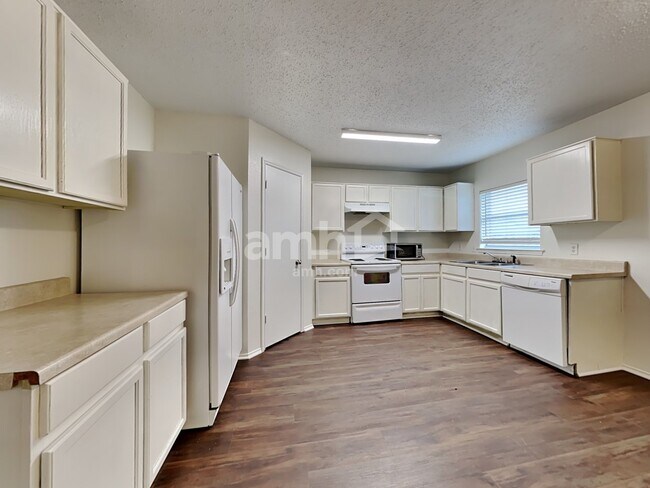Foto del edificio - 1523 Wavecrest Dr