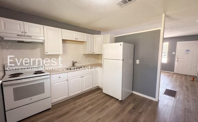 Building Photo - 41 Hiland Pl