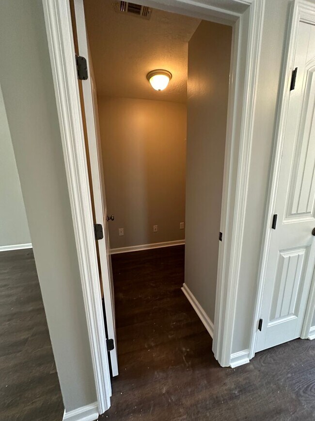 Foto del edificio - 913 Arbor Springs Cir